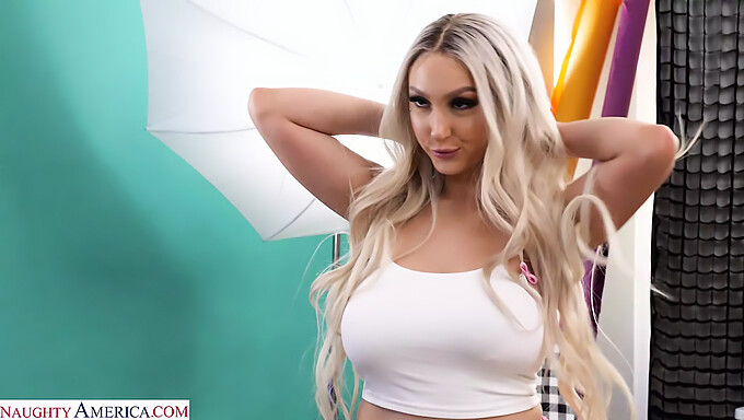 Skylar Vox, La Impresionante Estrella Porno Con Tetas Grandes Naturales, Se Pone Amigable Con Mi Hija