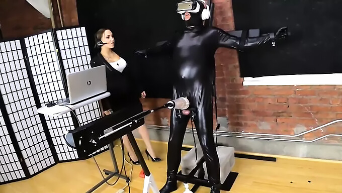 Humillación Femdom Y Máquina Folladora En Video Bdsm