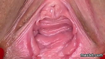 La Vagina Peluda Se Estira Hasta El Extremo En Este Video Porno Divertido