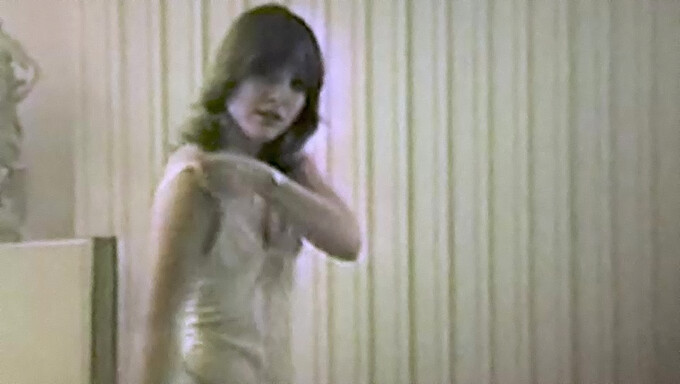 Vintage Girl'S Sensual Dance And Striptease