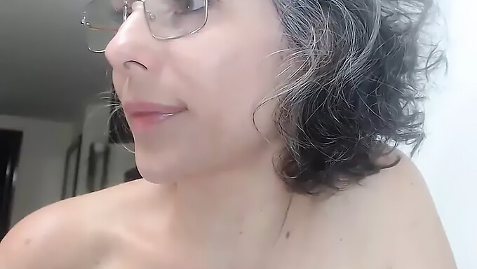 Las Chicas Con Cabello Gris Se Masturban Hasta El Orgasmo