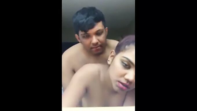 Indische Bhabhi Bekommt Einen Blowjob Von Ihrem Chef