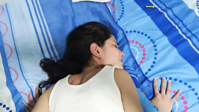 Quan Hệ Tình Dục Thô Bạo Với Chị Họ Dẫn Đến Một Màn Blowjob Và Nhiều Hơn Thế Nữa Trong Video Nóng Này