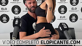 Lilack Engole Creme De Podcast Da Elo Em Uma Cena De Quarto Kinky