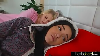 Teen Lesben Kiley Jay Und Lily Rader In Einem Heißen Video