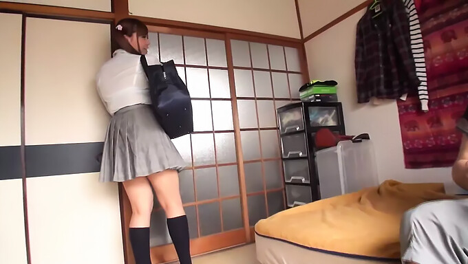 Une Écolière Japonaise En Uniforme Reçoit Une Éjaculation Interne Dans Cette Vidéo Premium