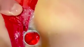 Selbstgemachtes Video Zeigt Einen Großen Schwanz Und Nimmt Einen Cumshot Auf Ihrem Engen Arsch Auf