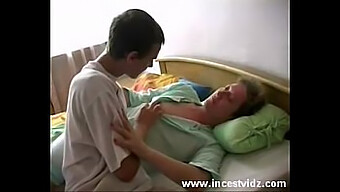 Cô Gái Trẻ (18+) Đụ Ông Già Với Con Cặc To