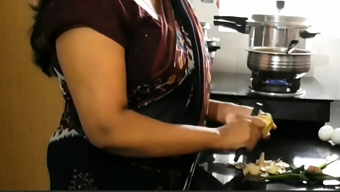 Aldea India: Sexo En La Cocina Desi Con Una Chica De 18 Años Y Su Hermano