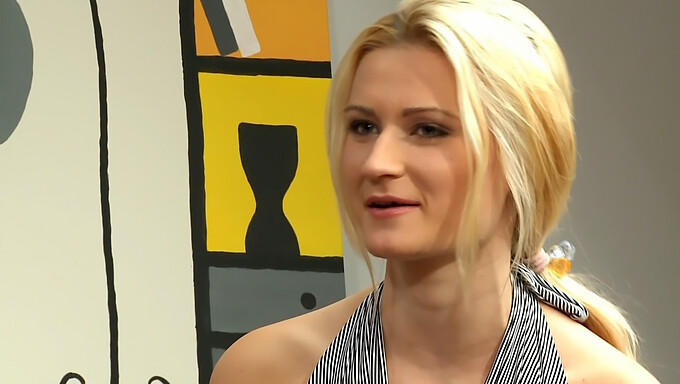 Das Erste Erlebnis Einer Schüchternen Blondine Auf Einer Castingcouch